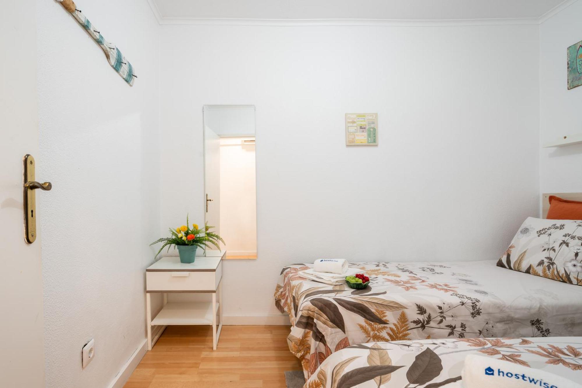Host Wise - Large Flat W Terrace - Ace Location At Aliados Apartment Porto Exterior foto
